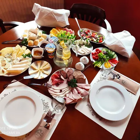 Hotel Jasny Dwór *